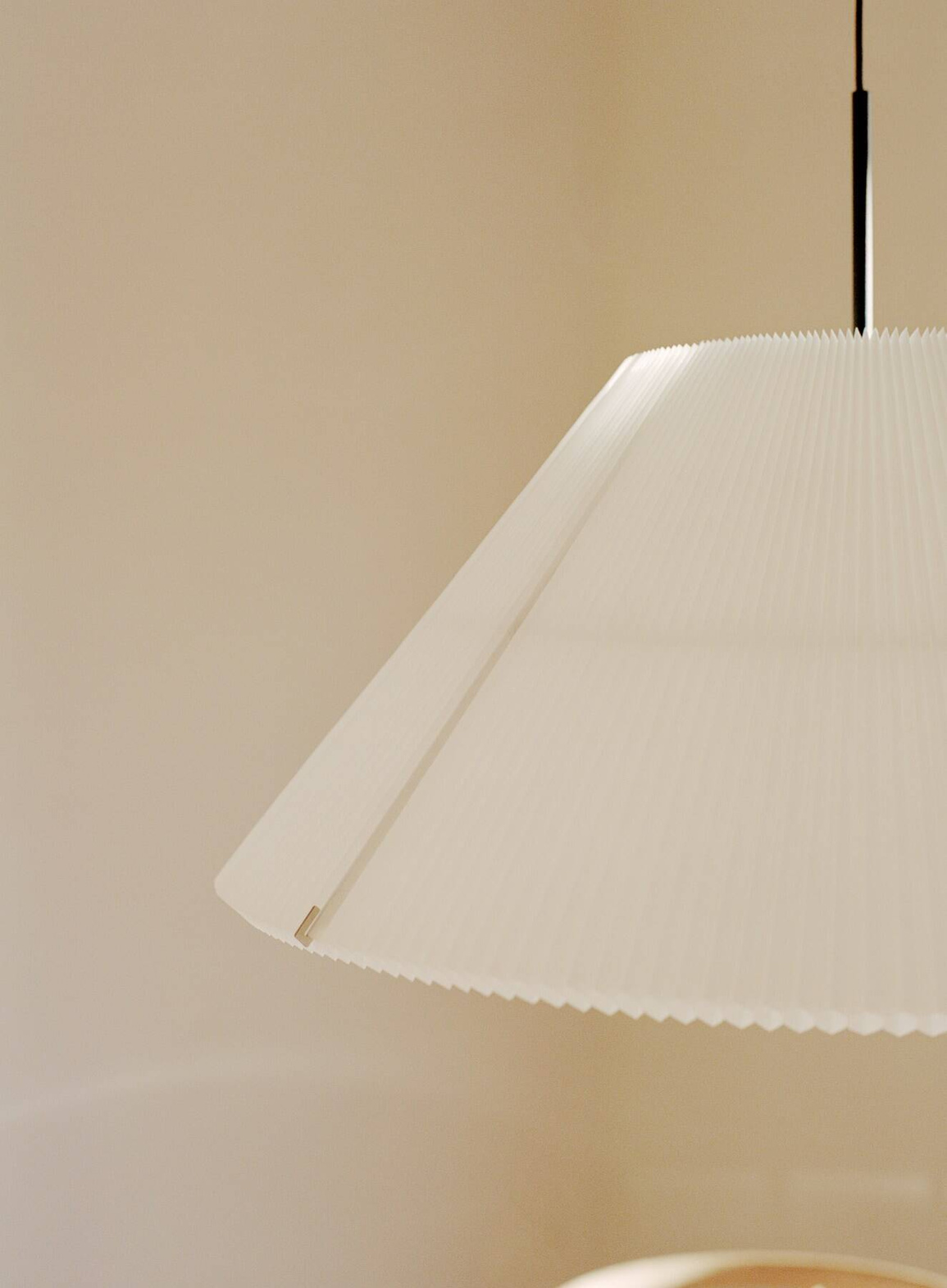 New Works :: Nebra formverändernde Pendelleuchte, Durchmesser 50-90 cm, weiß