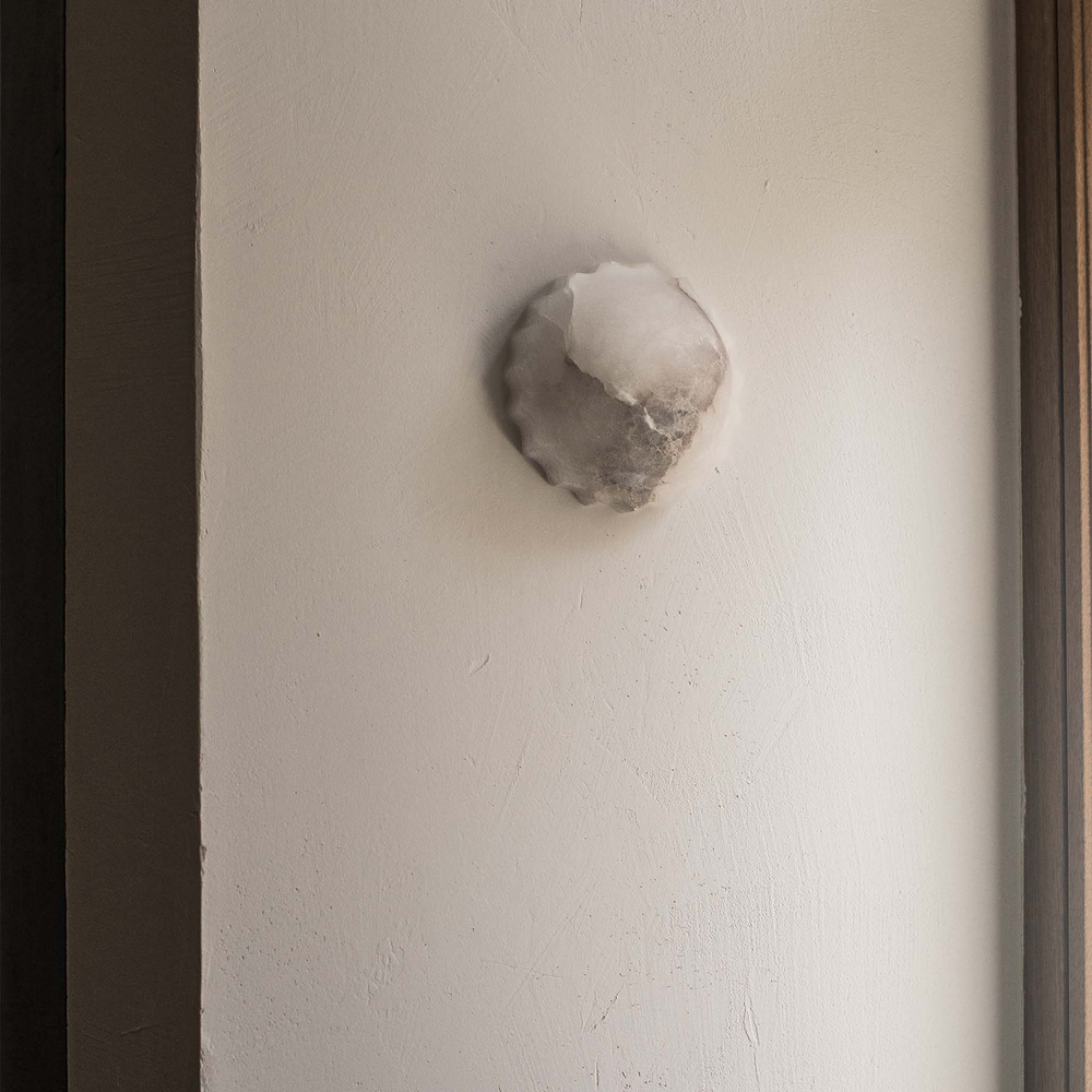 Embassy Interiors :: Lampa ścienna / Kinkiet Elektra alabaster śr. 15 cm wzór