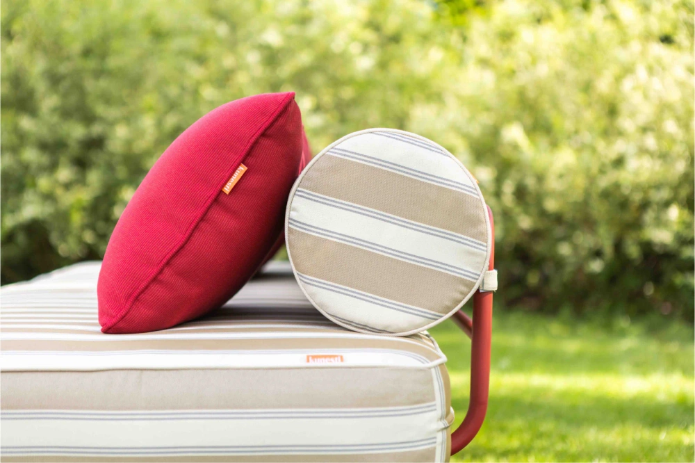 Kunesti :: Leżanka ogrodowa Gossip Time szer. 200 cm 