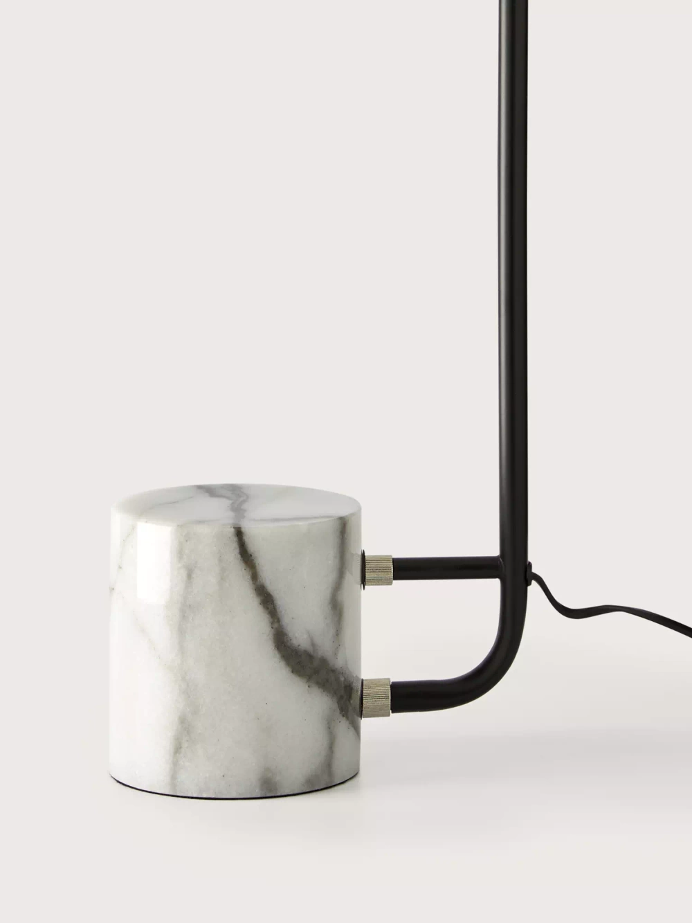 Aromas :: Tischlampe aus Metall Luca Höhe 60 cm schwarz