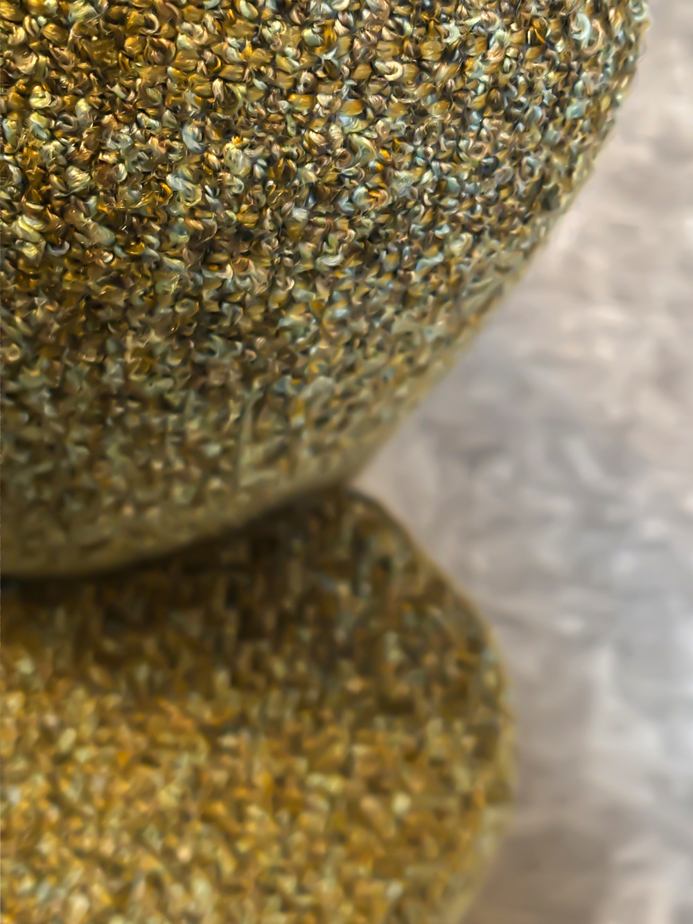 Escapade :: Fotel tapicerowany Ruben obrotowy w zielonej tkaninie Luando