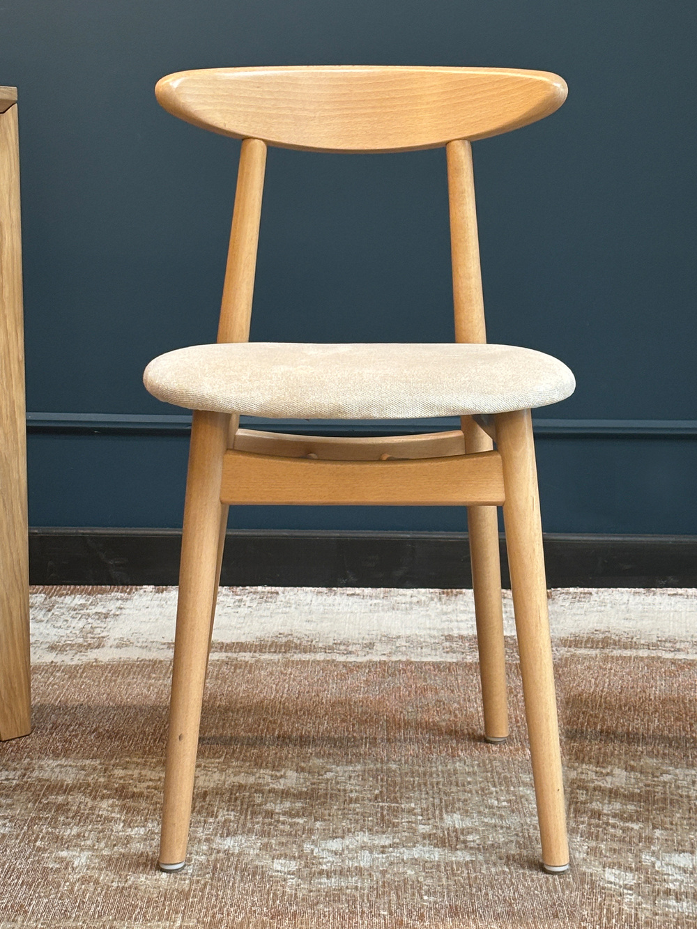 Paged :: Drewniane krzesło Yesterday A-4101 tapicerowane szer. 45 cm