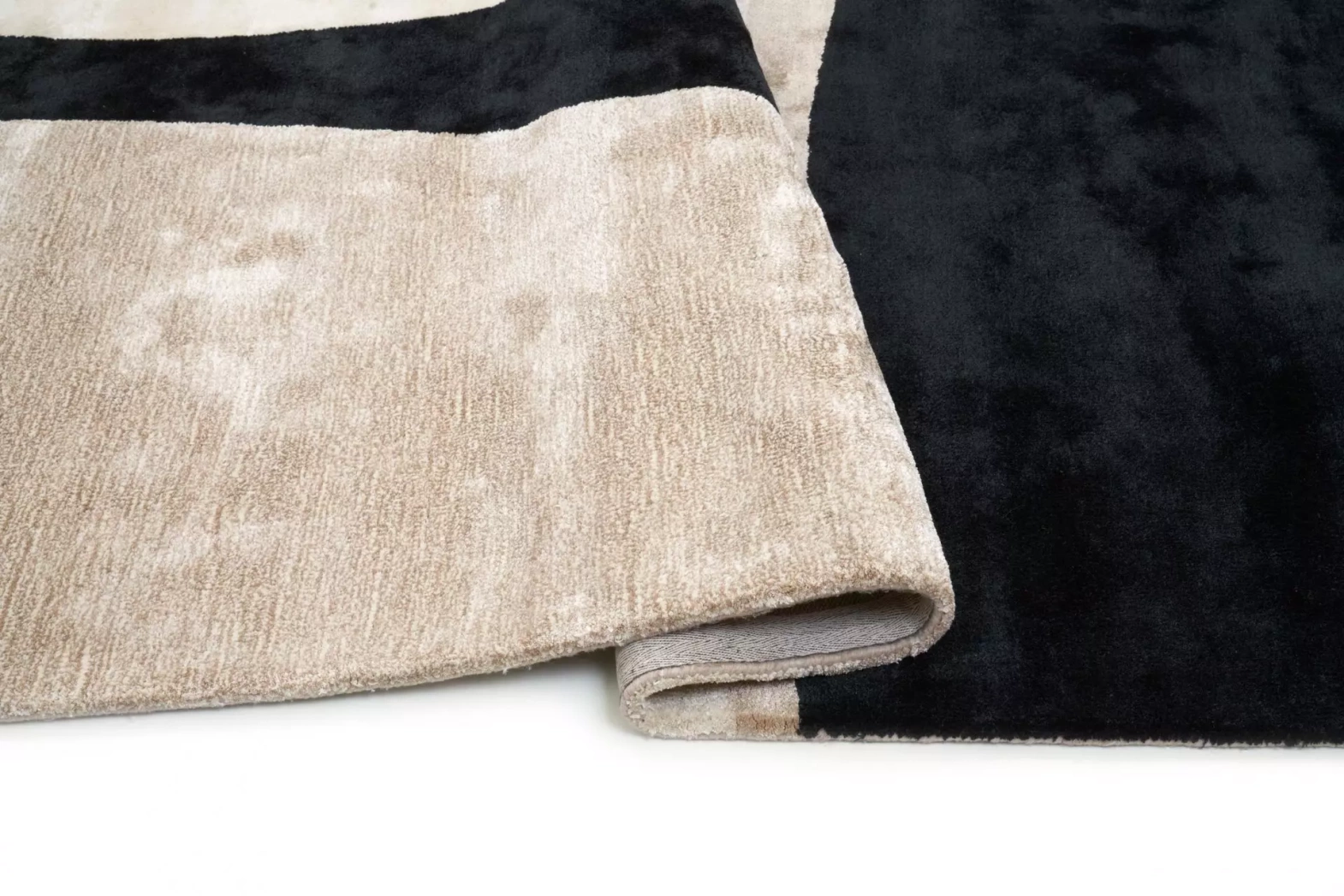 Carpet Decor :: Jazz beige and black handmade carpet