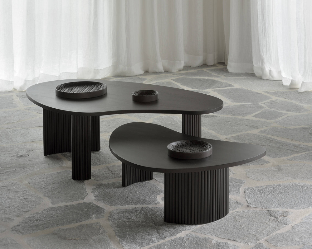 Ethnicraft :: Boomerang mahogany coffee table, width 90 cm