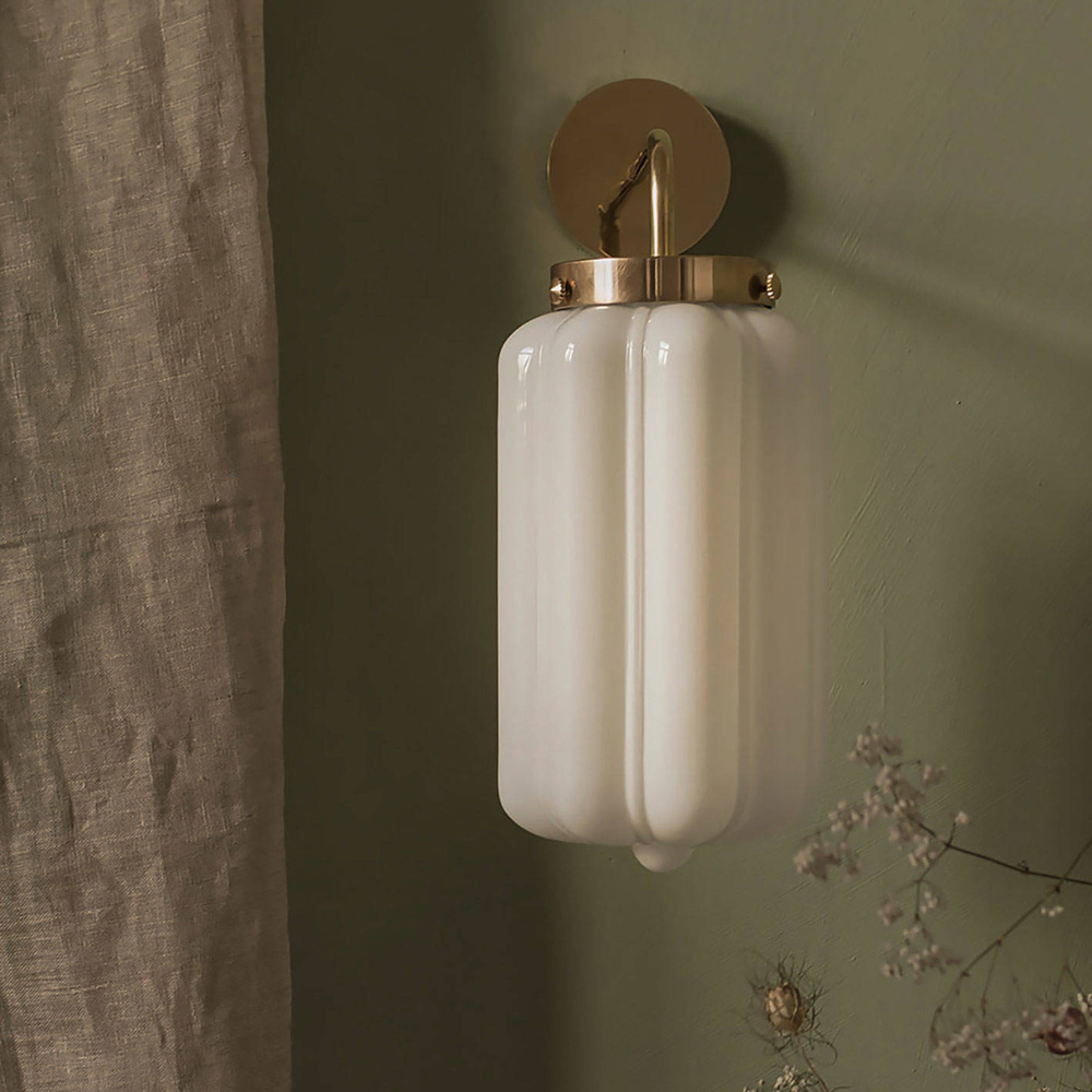 Embassy Interiors :: Glass wall lamp Deco white (opal) with flat mount H: 42 cm