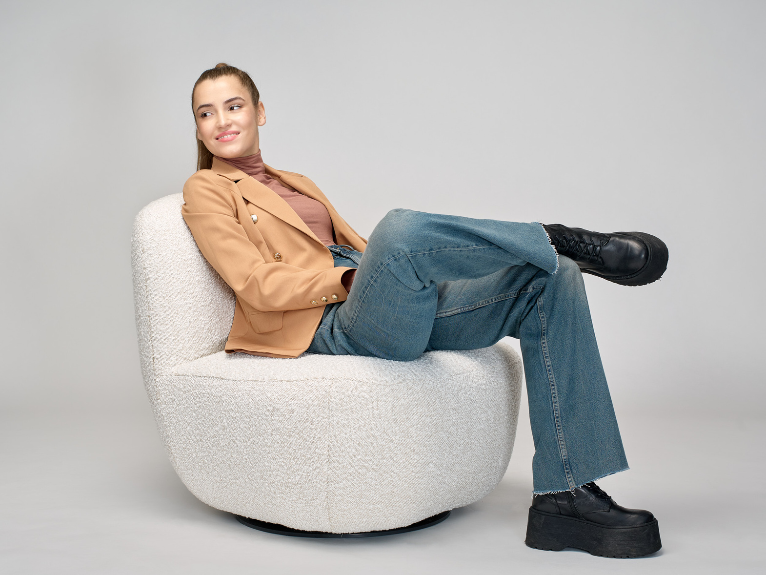 Claudie :: Joey swivel chair, width 73.5 cm, color to choose from
