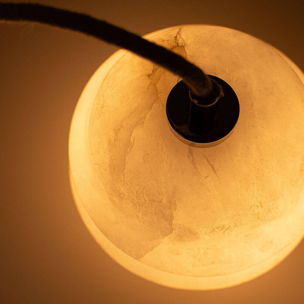 Embassy Interiors :: Kalliope Alabaster Messing Triadic Constellation Pendelleuchte/Kronleuchter