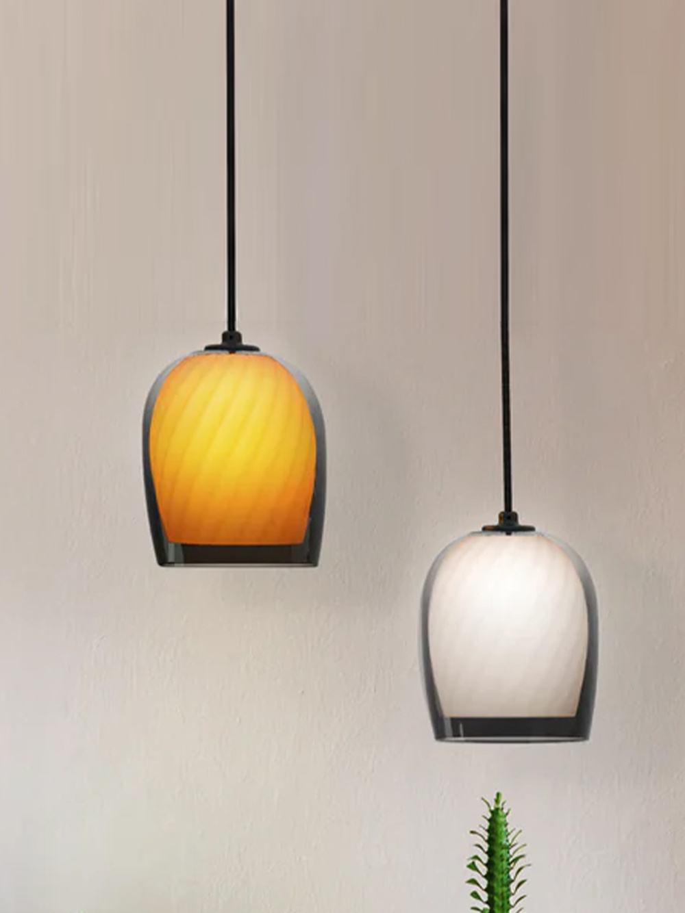 Robin :: Lampa wisząca Bruma śr. 19 cm dymione szkło / ostrygowe wnętrze