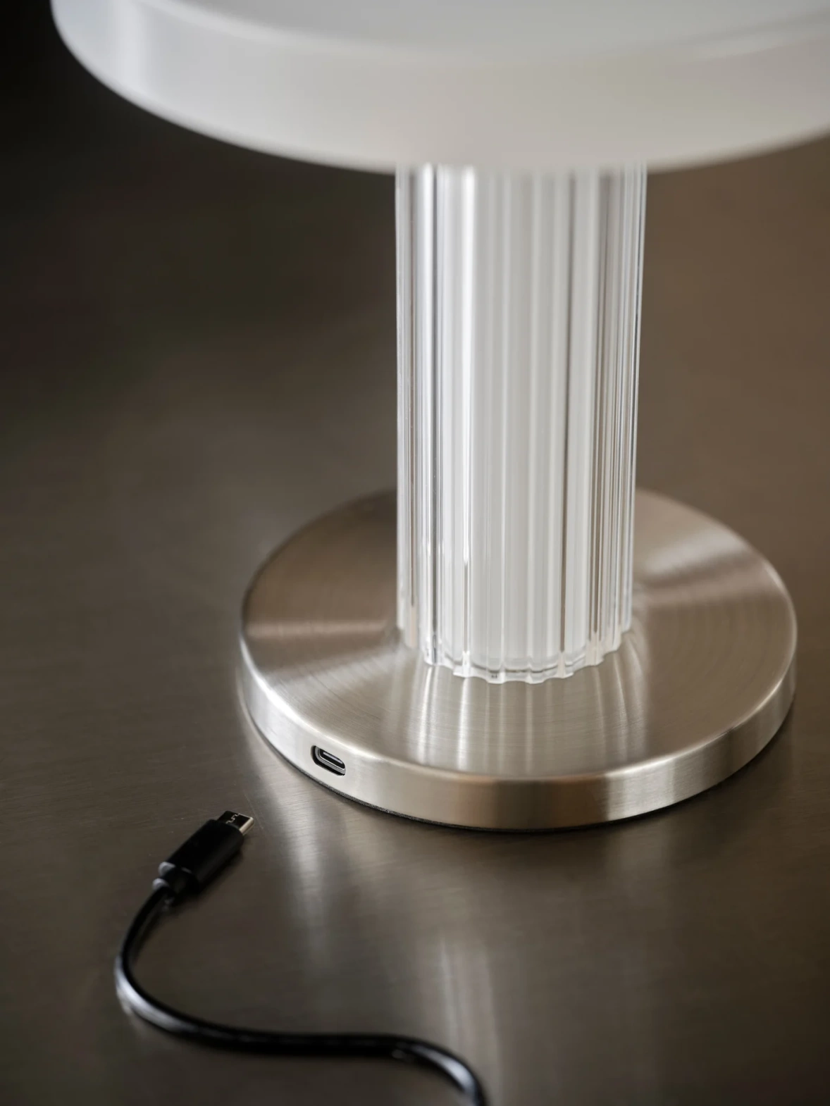 Design For The People :: Trezzi portable table lamp, height 21.9 cm, white / transparent