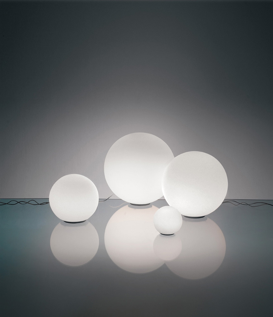 Artemide :: Tischlampe aus Glas Dioscuri Durchmesser 42 cm weiß