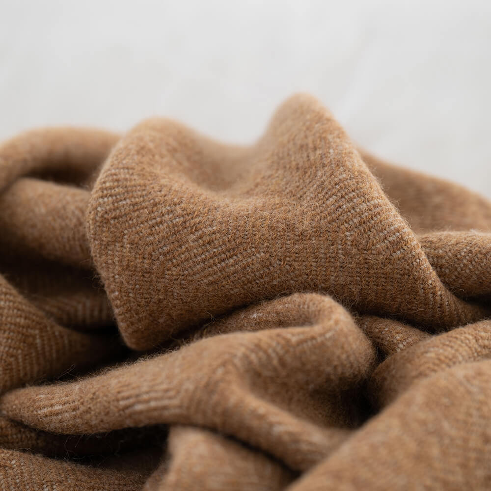 Moyha :: Wełniany pled w jodełkę orzechowy 220x240 cm