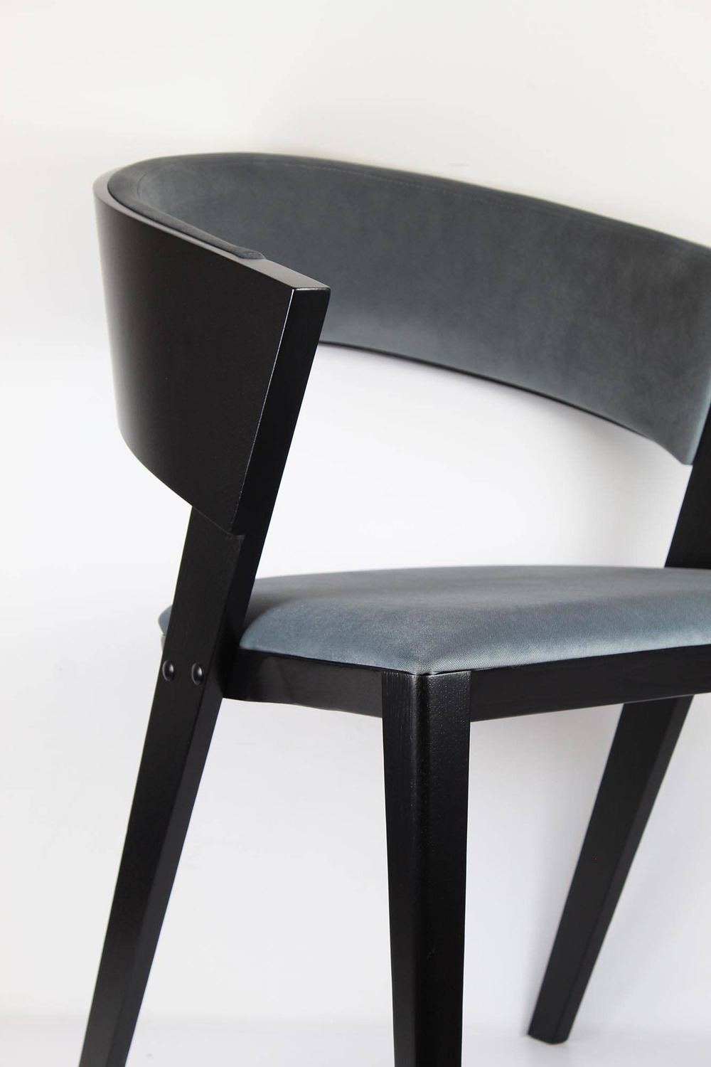 Fameg :: Fotel tapicerowany Cosy czarny dąb 