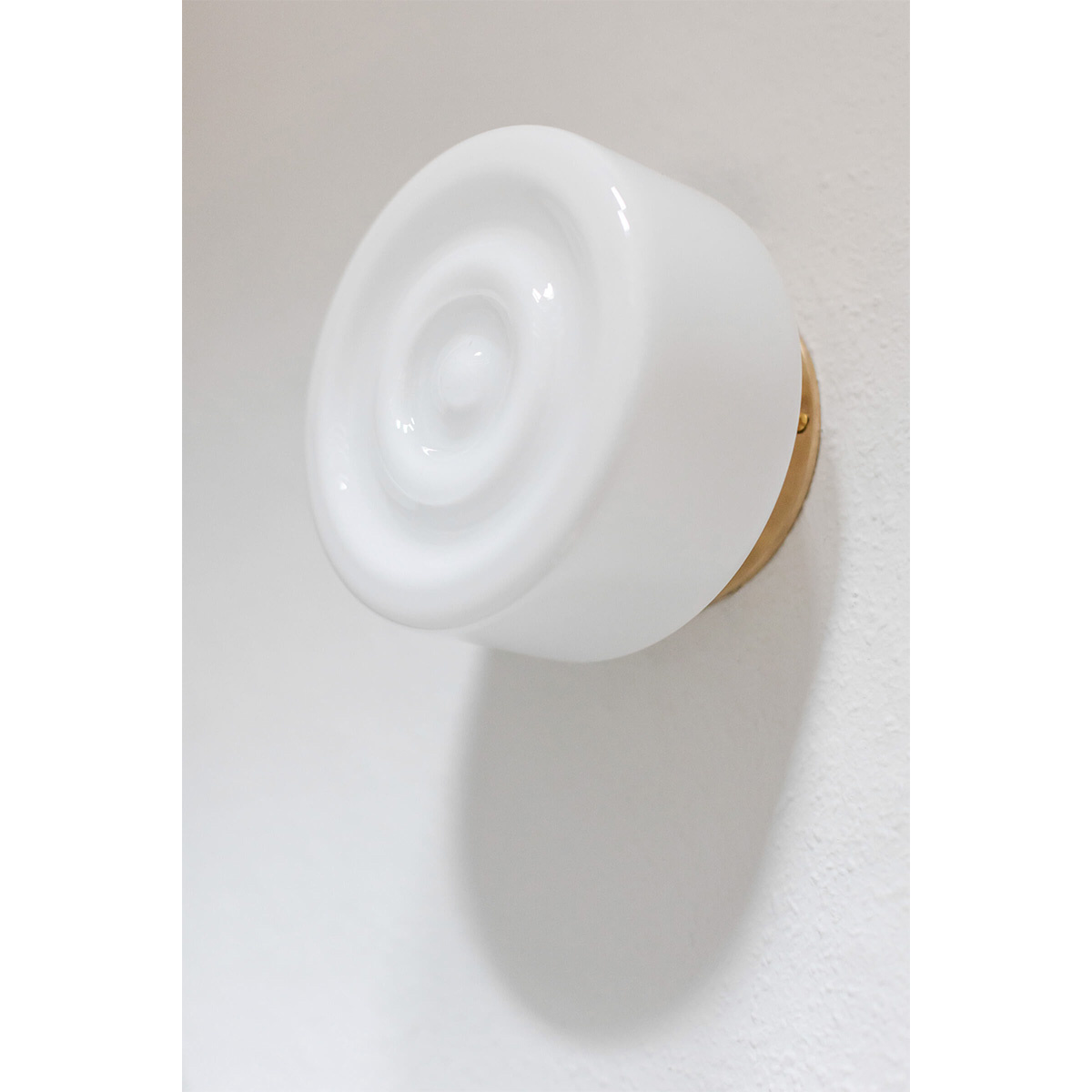 Embassy Interiors :: Lampa ścienna / sufitowa Atlantic śr. 16 cm szkło opalowe