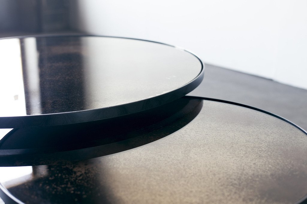 Ethnicraft :: Set von 2-Set Couchtischen aus Metall Clear Nesting Low schwarz