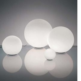 Artemide :: Tischlampe aus Glas Dioscuri Durchmesser 42 cm weiß