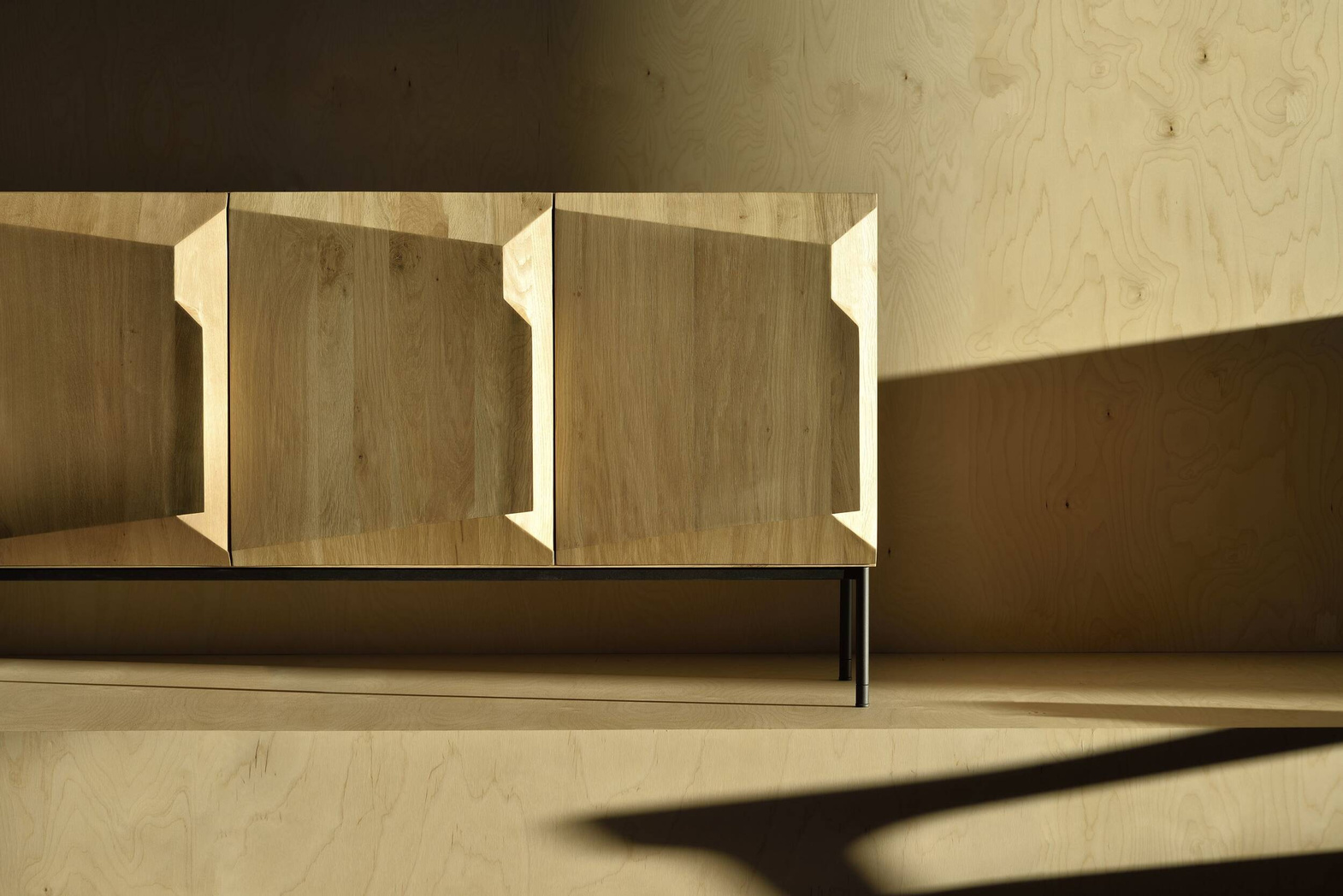 Ethnicraft :: Stairs 3-door chest of drawers, natural oak, width 150 cm