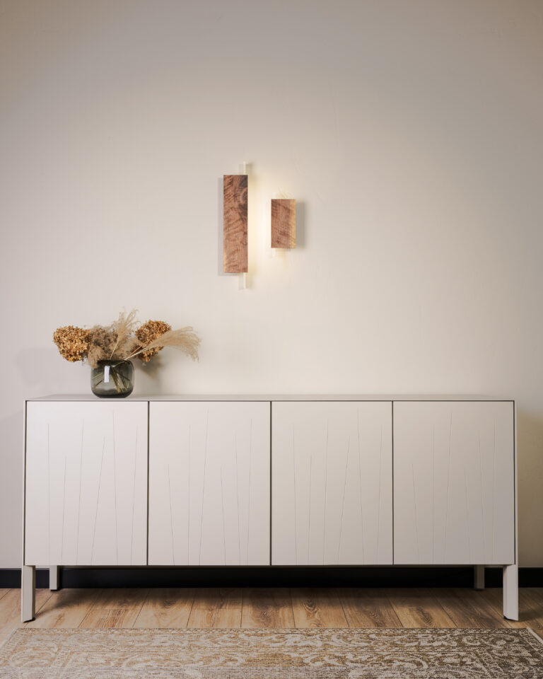 Loftlight :: Lampa ścienna / kinkiet Blaze wys. 53 cm szkło piaskowane drewno naturalne