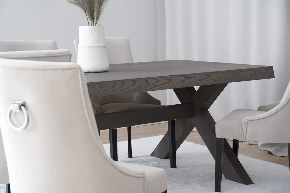 Selfia :: Table Farm