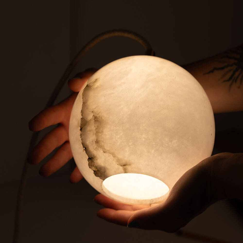 Embassy Interiors :: Selene pendant lamp, diameter 16 cm, alabaster, brass finish