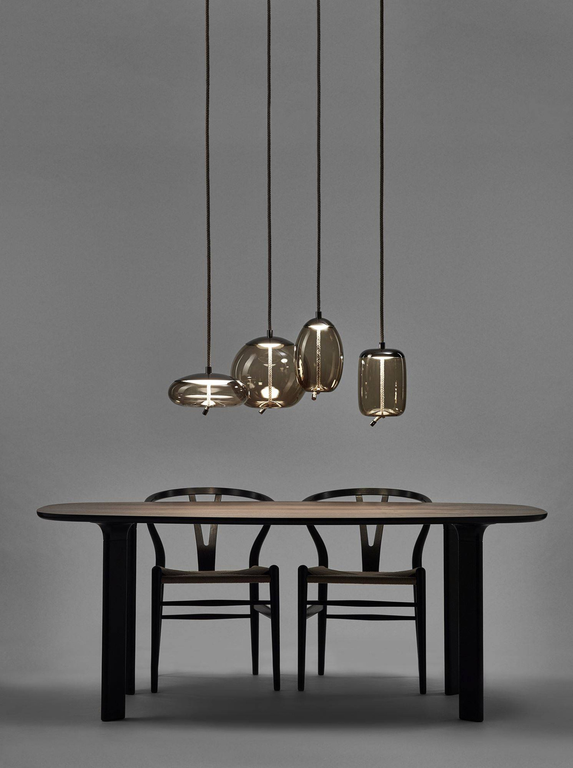 Z ekspozycji - Brokis :: Lampa wisząca Knot Uovo Smoke brown