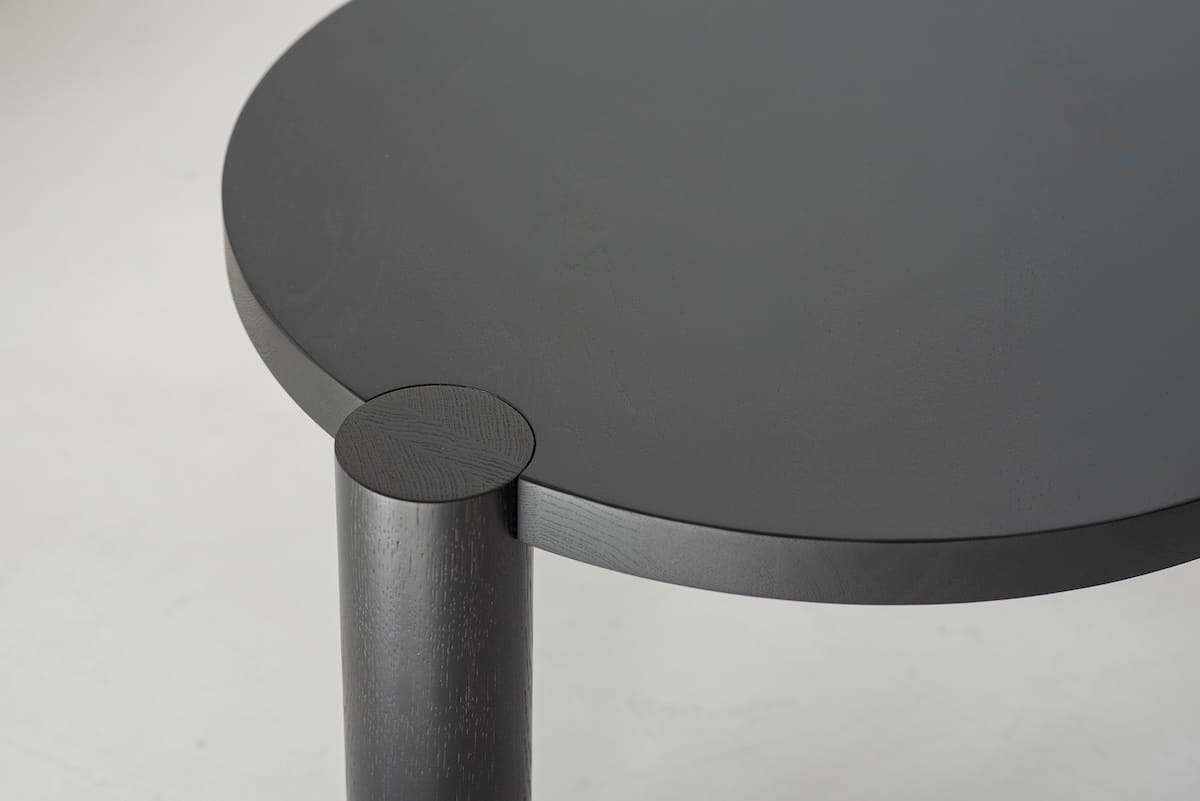 Szyszka Design :: Stolik dębowy Trika śr. 70 cm / wys. 45 cm czarny