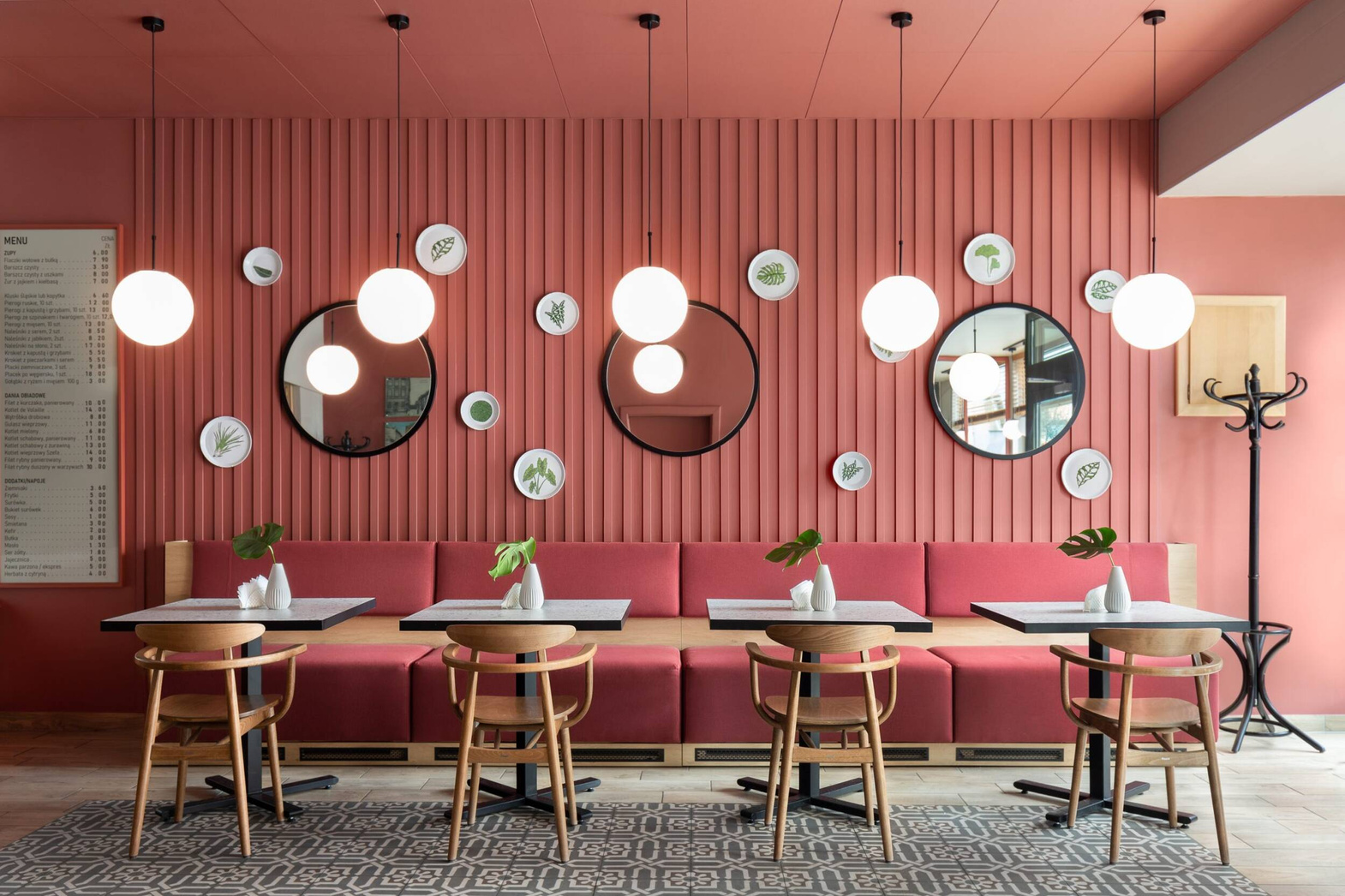 Paged :: Yesterday B-4101 Holzstuhl mit Armlehnen, Breite 55 cm