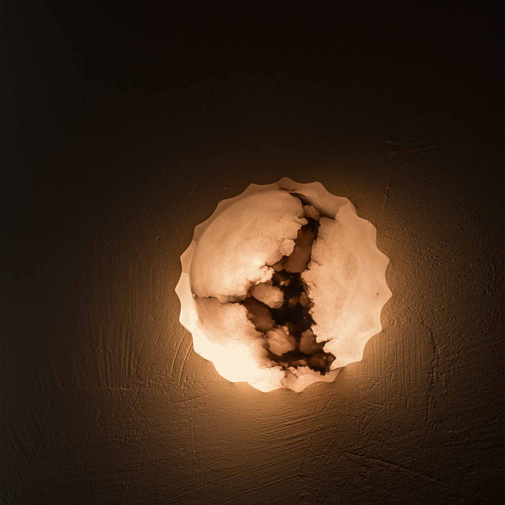 Embassy Interiors :: Lampa ścienna / Kinkiet Elektra alabaster śr. 15 cm wzór