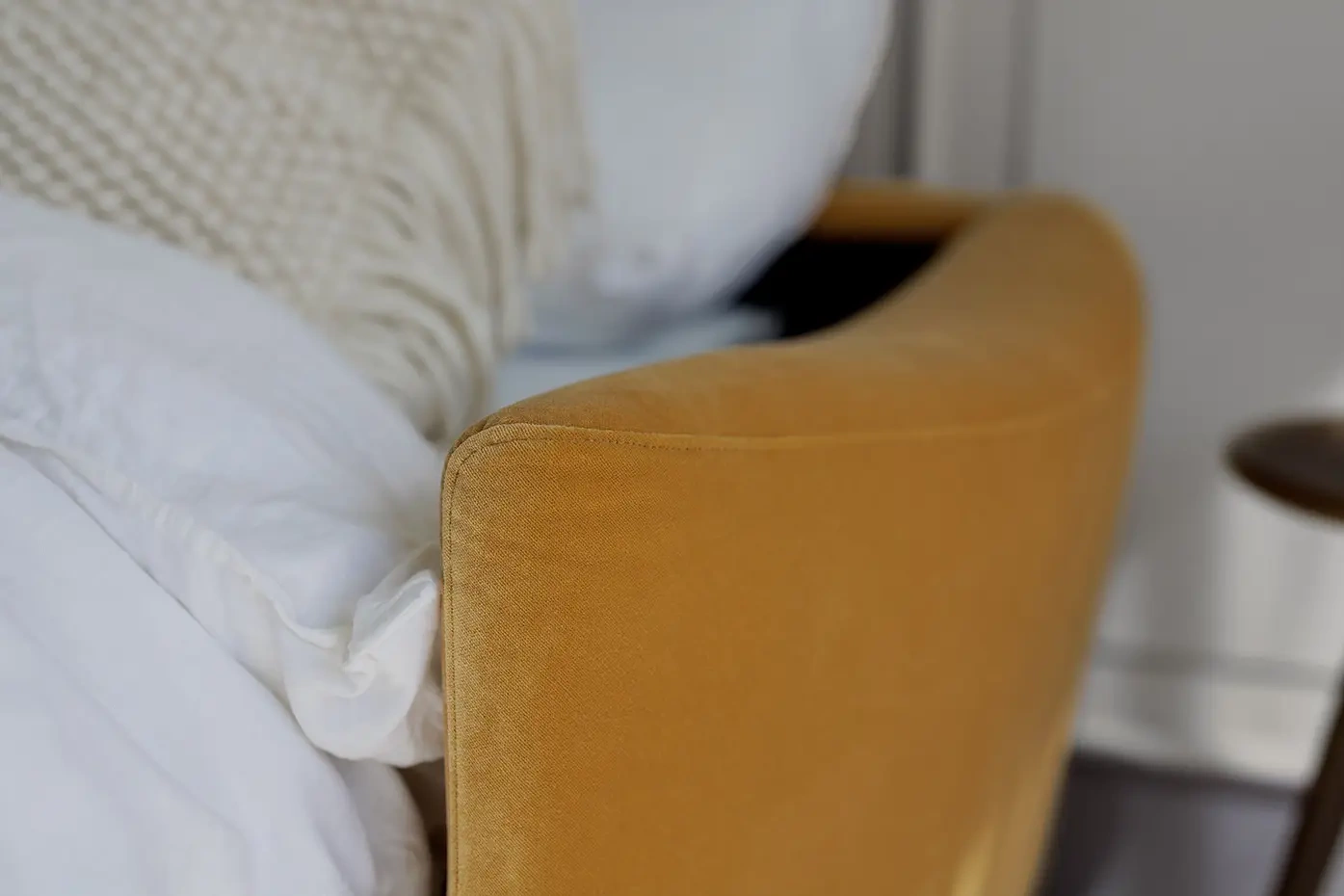 Sits :: Frances Polstersofa mit Schlaffunktion und zwei Kissen, braun, Breite 198 cm