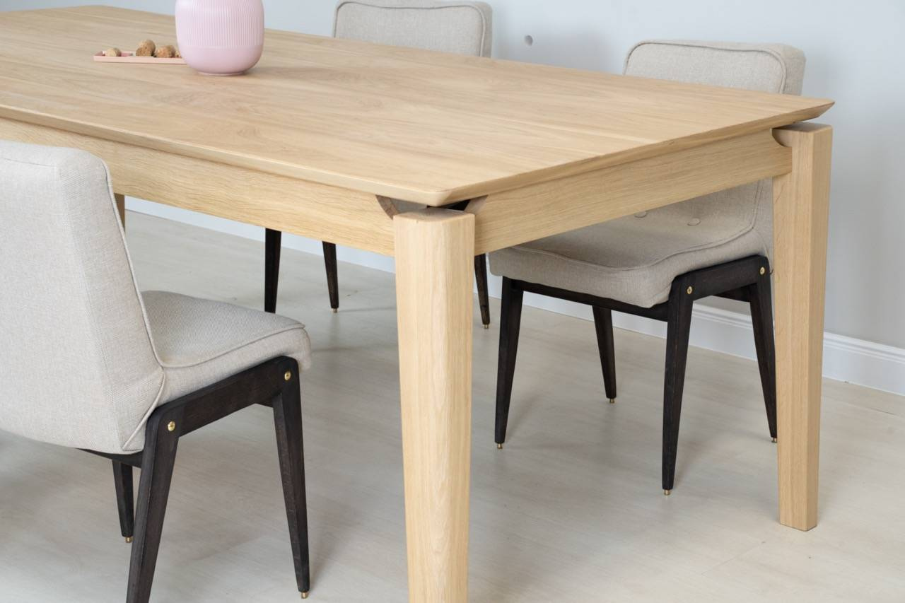 Selfia :: Chamfer oak wooden table - also available as an extendable version