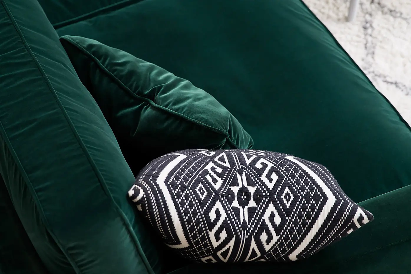 Sits :: New York upholstered sofa