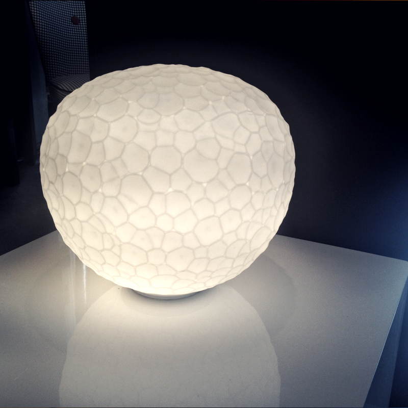 Artemide :: Tischlampe aus Aluminium Meteorite Tavolo Durchmesser 35 cm weiß