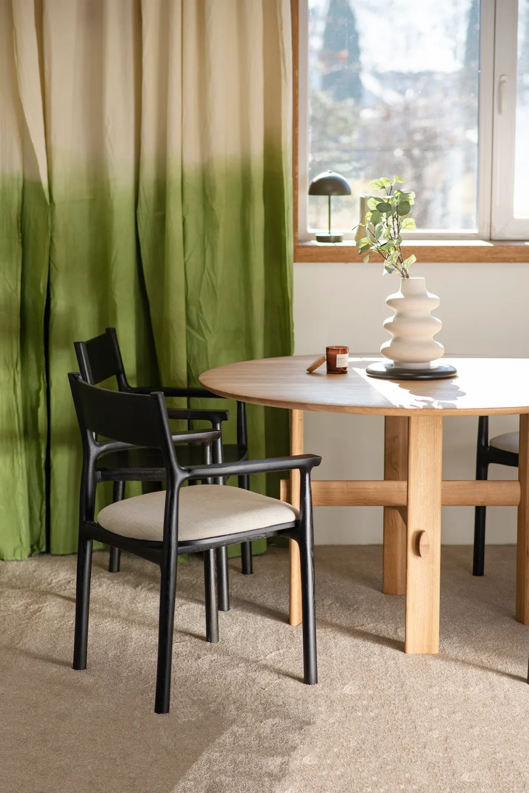 Szyszka Design :: Tisch aus Olio-Eiche, Durchmesser 130 cm, rund