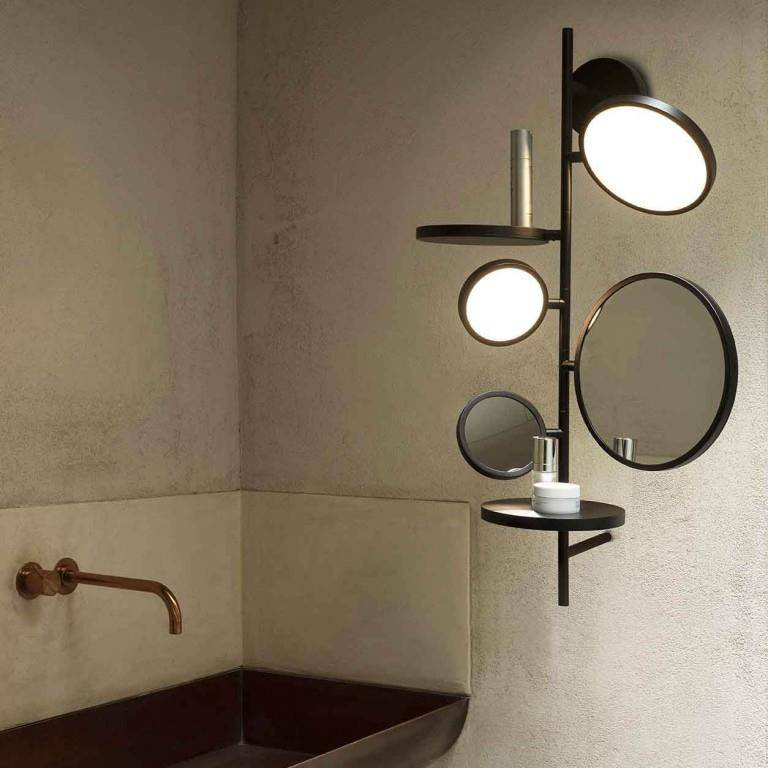 DCW::Tell Me Stories Wandleuchte mit Spiegel und Ablagen, Gold, Höhe 86,5 cm