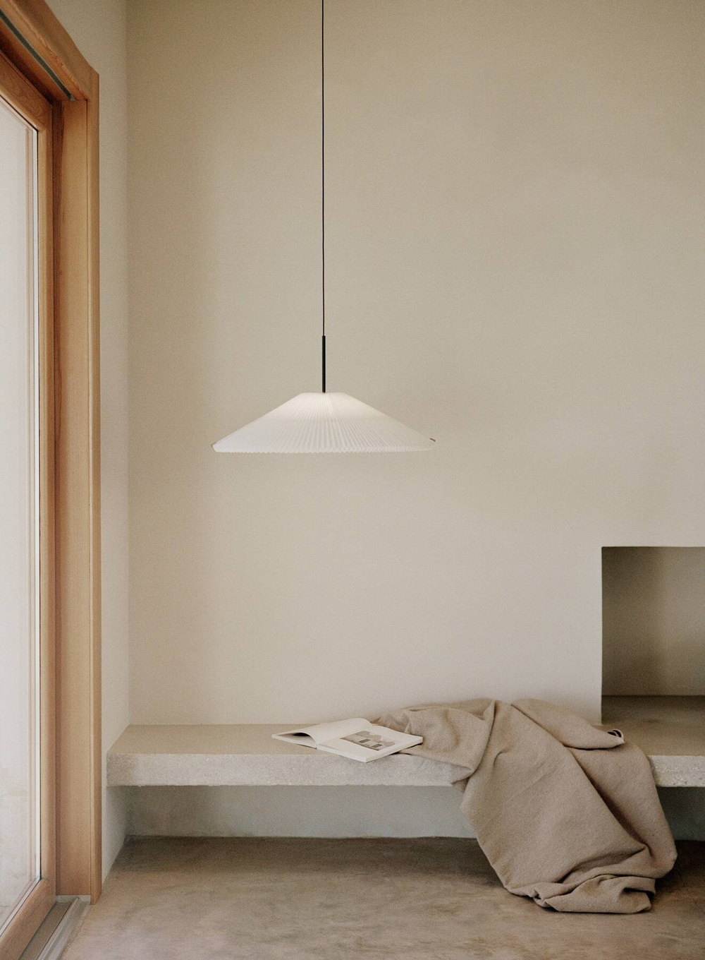 New Works :: Nebra Shape-Changing Pendant Lamp, Diameter 40-75 cm, White