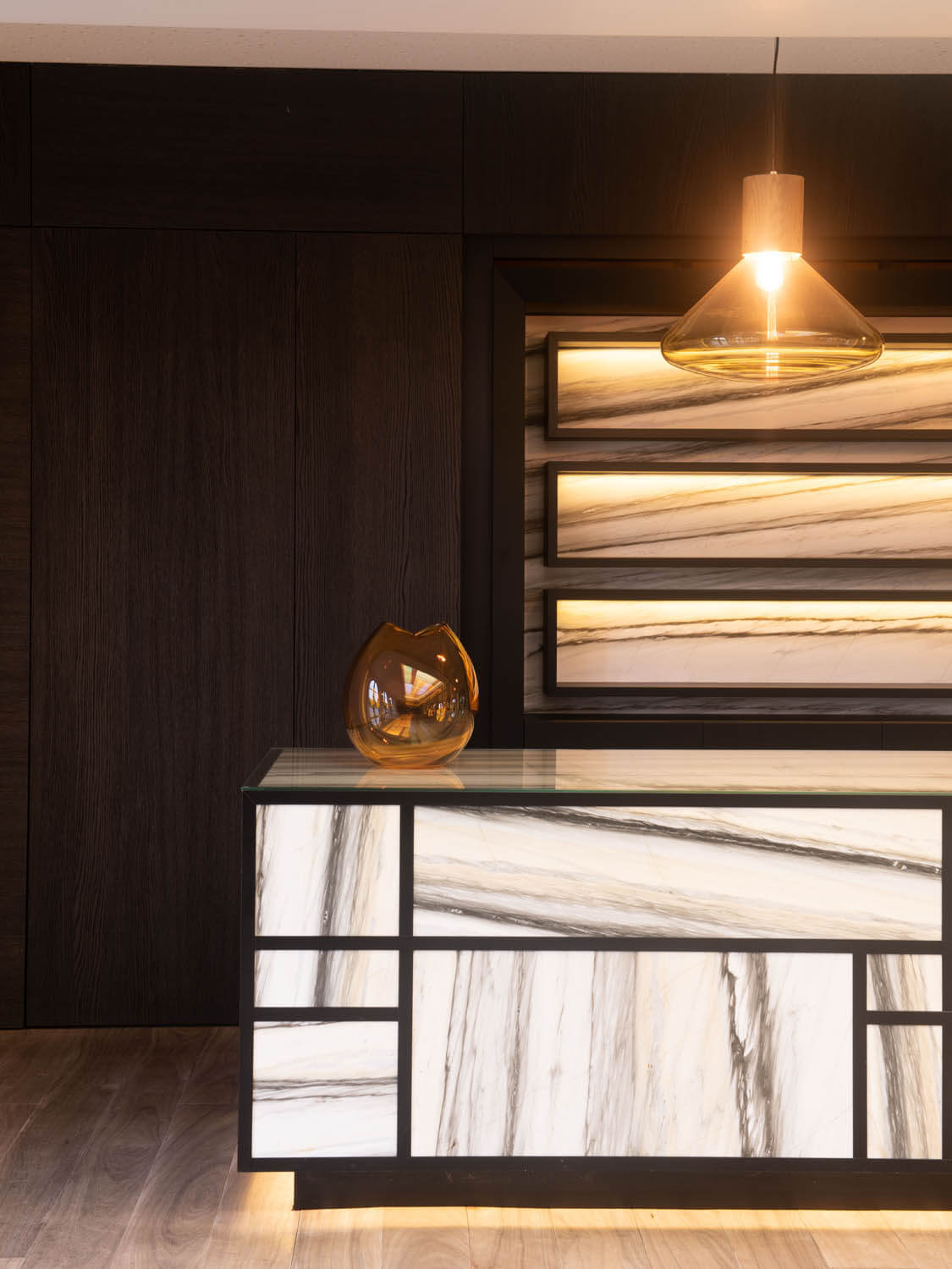 Brokis :: Muffins Wood hanging lamp, 47 cm, amber