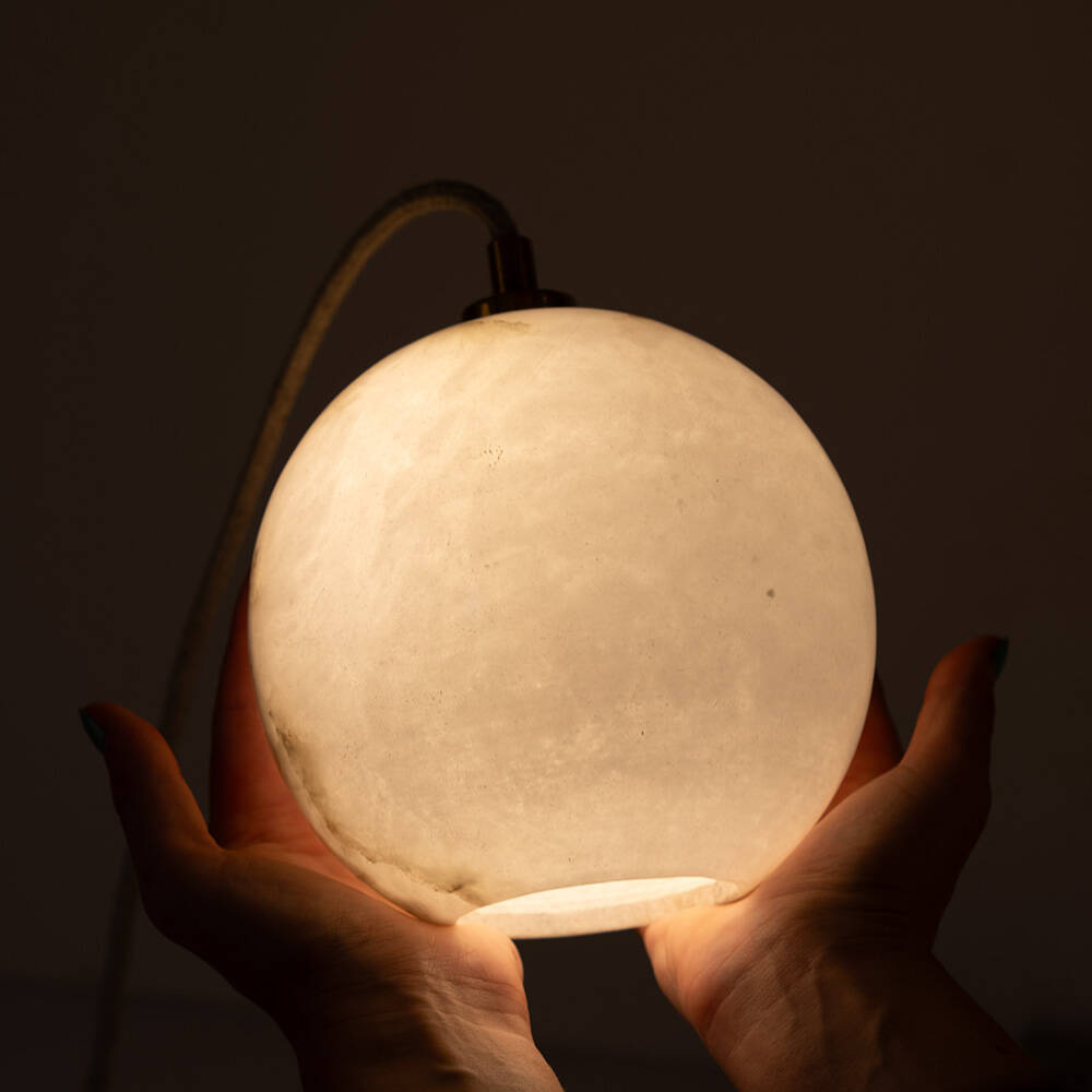 Embassy Interiors :: Selene pendant lamp, diameter 16 cm, alabaster, brass finish