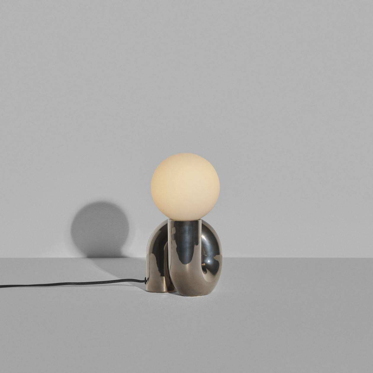 Petite Friture :: Lampa stołowa Neotenic rozm. S wys. 26 cm platynowa