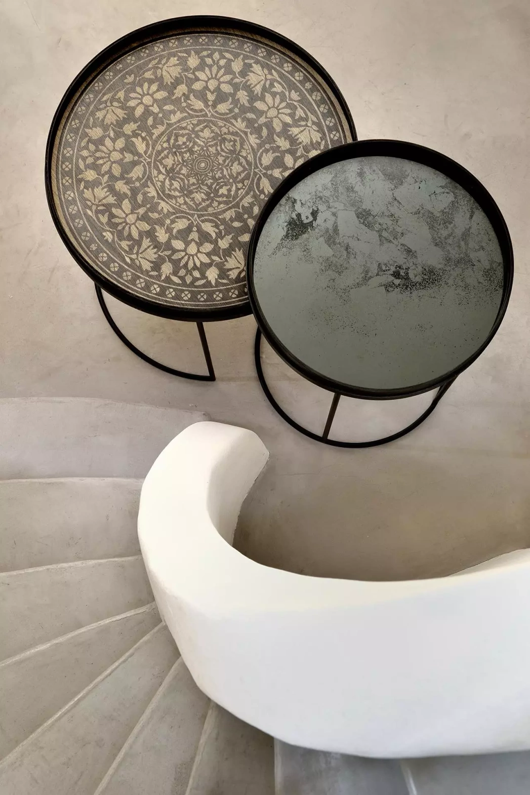 Ethnicraft :: Tablett aus Holz Heavy Aged Mirror Größe s grau