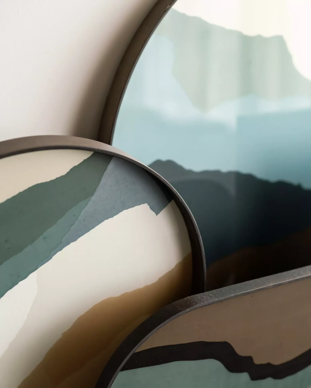 Ethnicraft :: Tablett aus Glas Slate Wabi Größe L beige