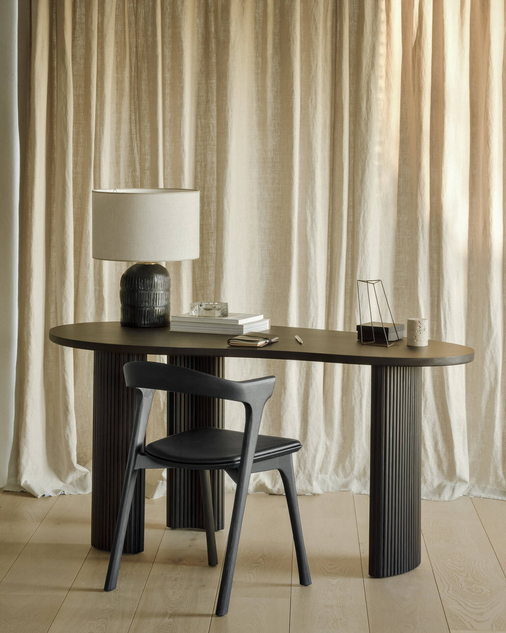 Ethnicraft :: Boomerang mahogany desk, width 160 cm, dark brown