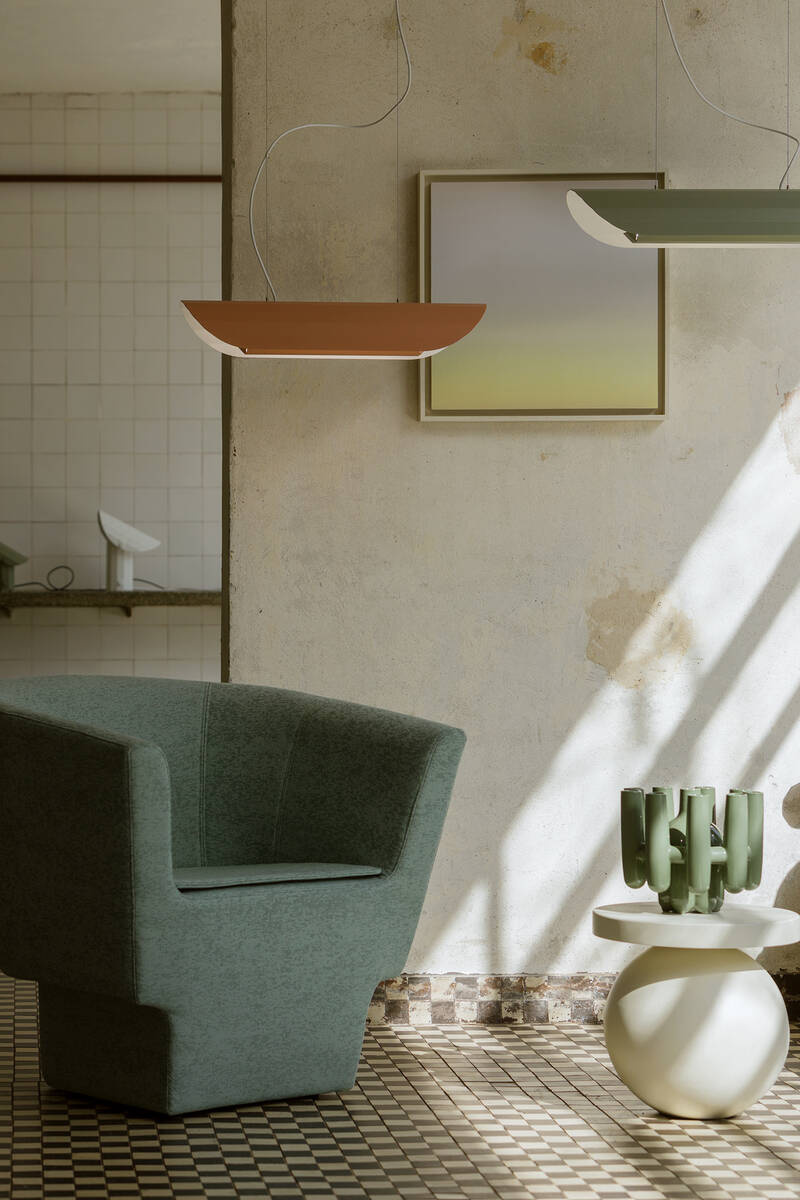 Kaspa :: Apolin linear pendant lamp, width 65 cm, sage and white