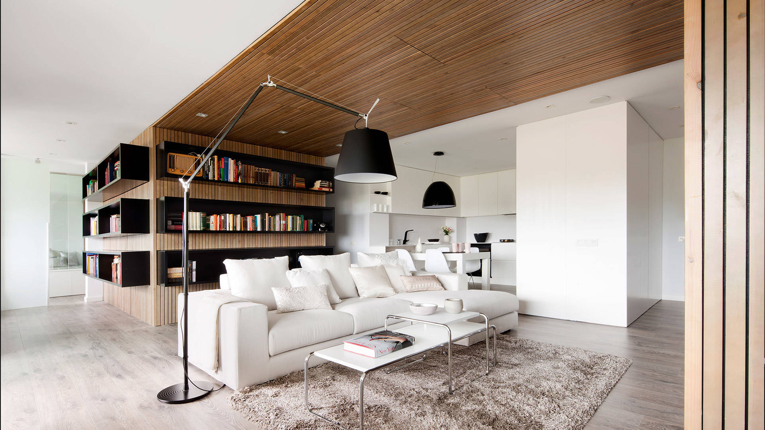 Artemide :: Lampa podłogowa Tolomeo Mega czarna śr. 36 cm