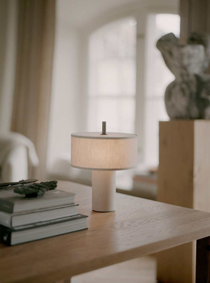 New Works :: Margin Tischleuchte beige Höhe 31 cm