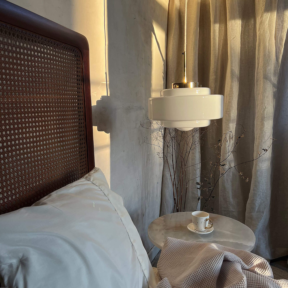 Embassy Interiors :: Szklana lampa wisząca Memoire śr. 30 cm biała mosiężna