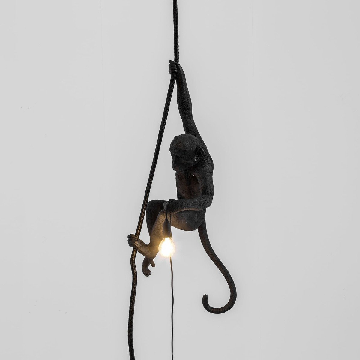 Seletti :: Deckenlampe aus Harz Monkey With Rope schwarz