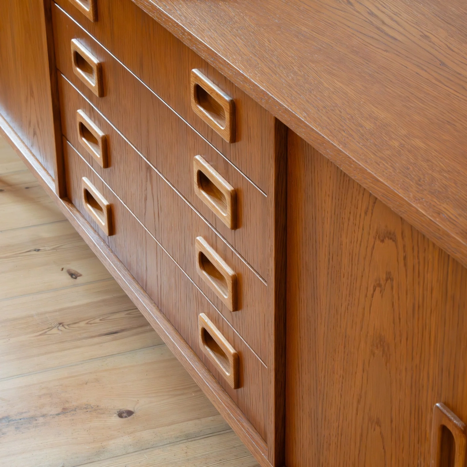 Pastform Furniture :: Drewniana komoda Mid Century rozmiar i kolor do wyboru