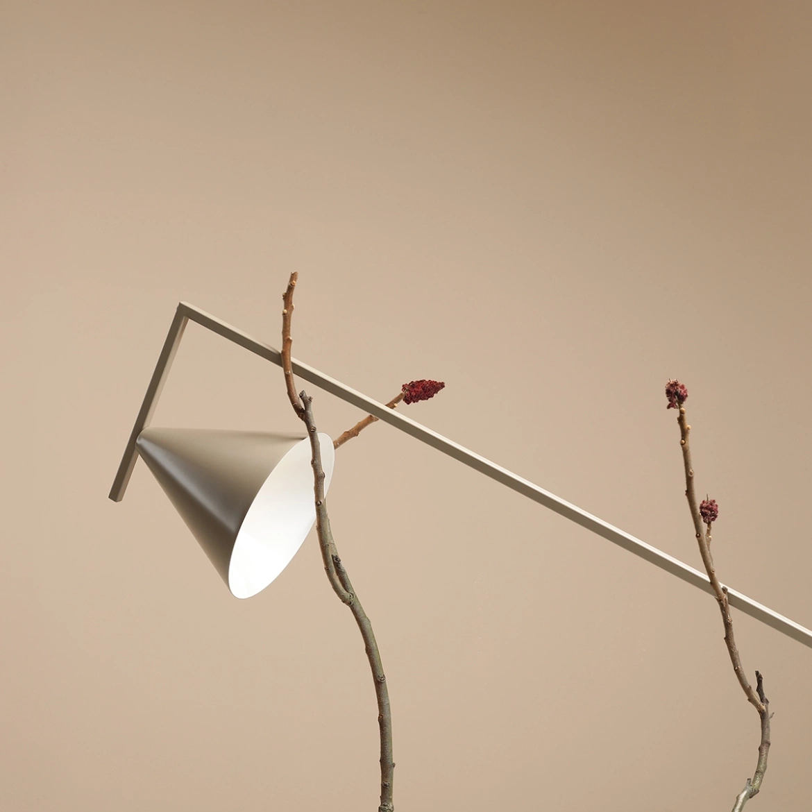 Artera :: Lampa podłogowa Form wys. 164 cm beżowa