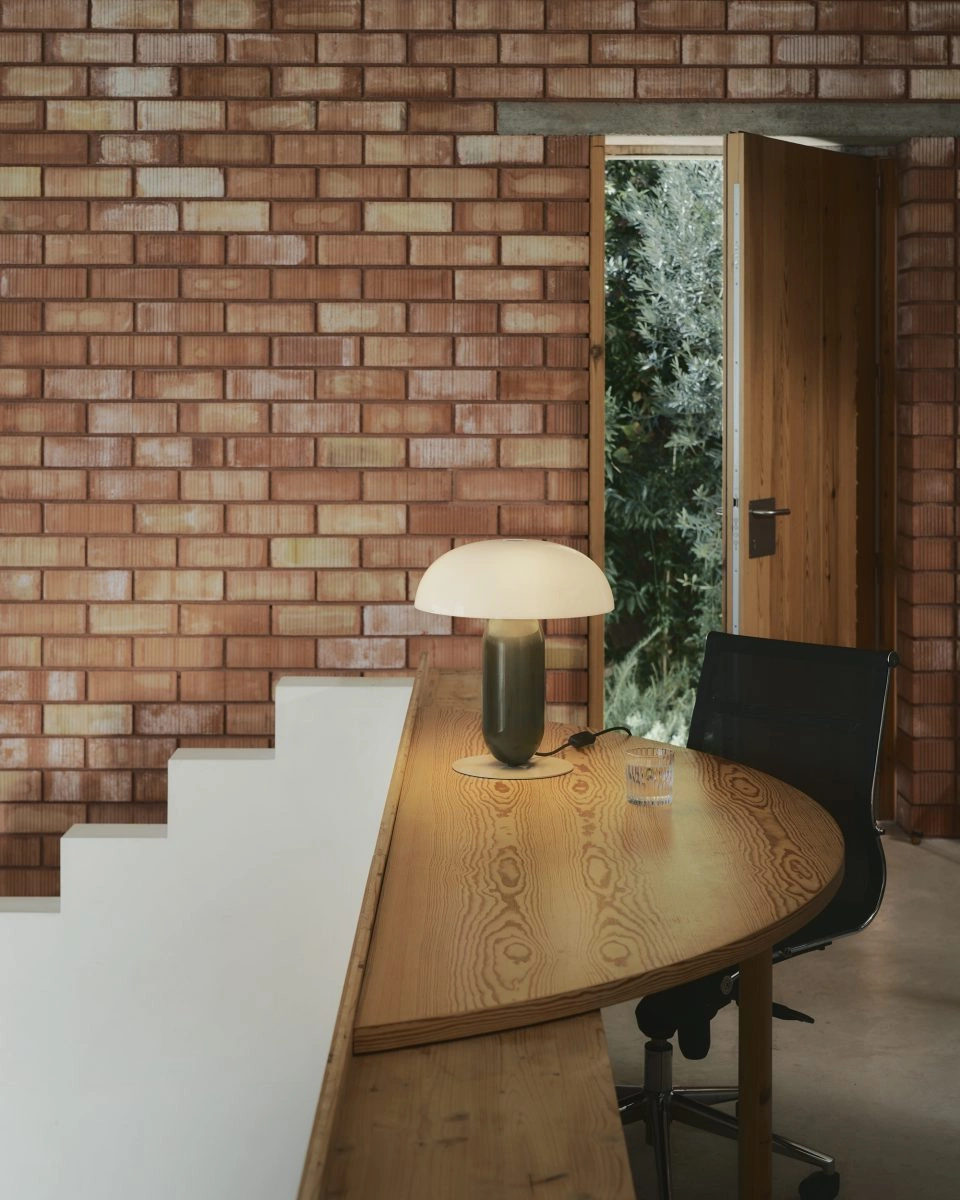 Marset :: Lampa stołowa Gambosa M wys. 30 cm biało-szara