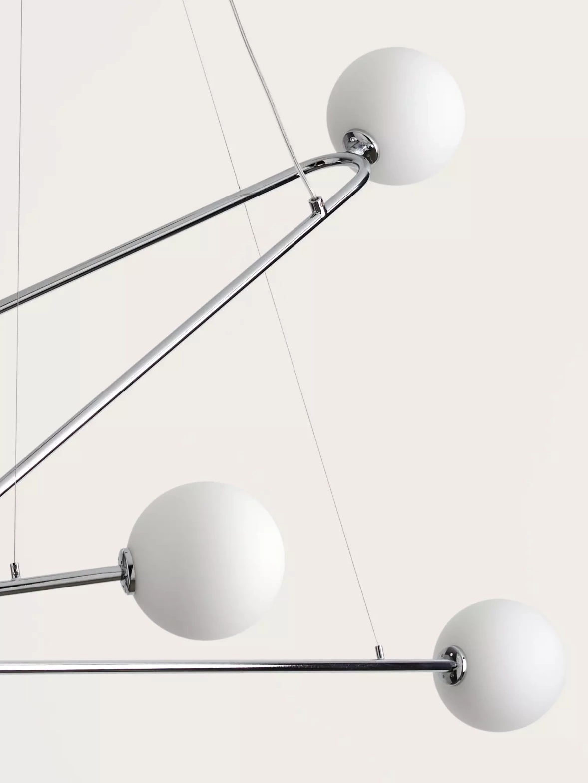 Aromas :: Lampa wisząca Endo srebrna szer. 145,3 cm