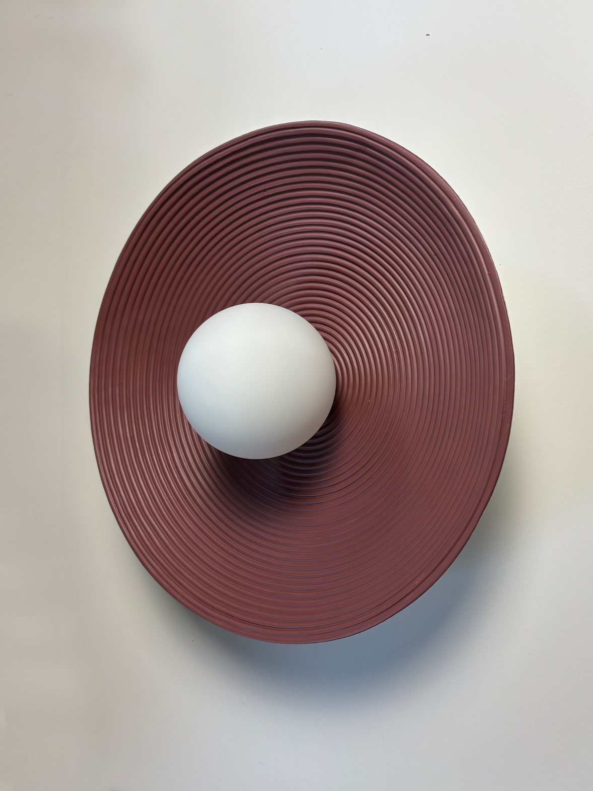 Aromas :: Lampa ścienna / kinkiet Dana śr. 35 cm kolor dark auburn